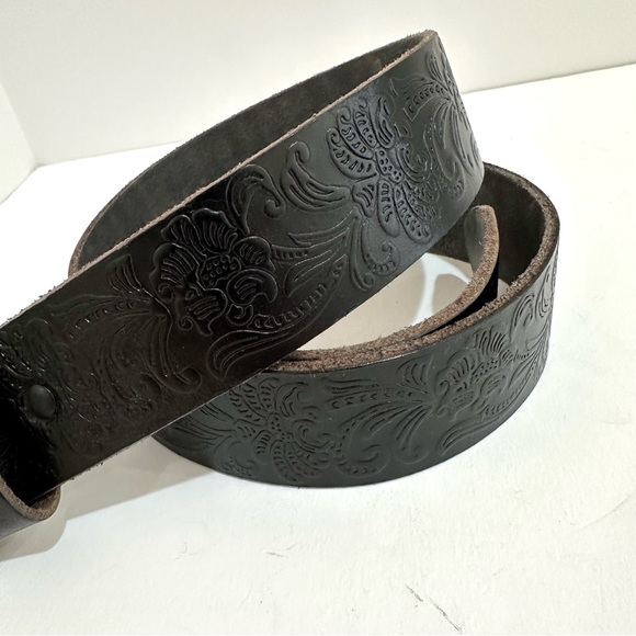 🚫SOLD🚫 🆕 NWOT Belts.com Western Belt with Floral Engraved Buckle - Waist Size 30 - Picture 3 of 6